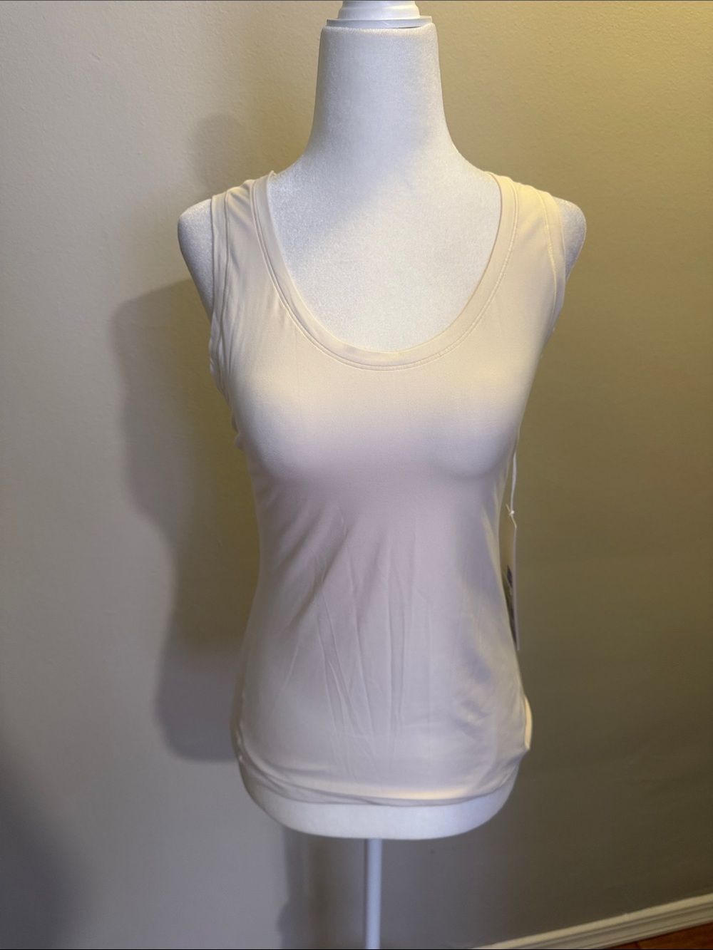 Lululemon Women's Cream Scoop Neck Tank Top - size M
